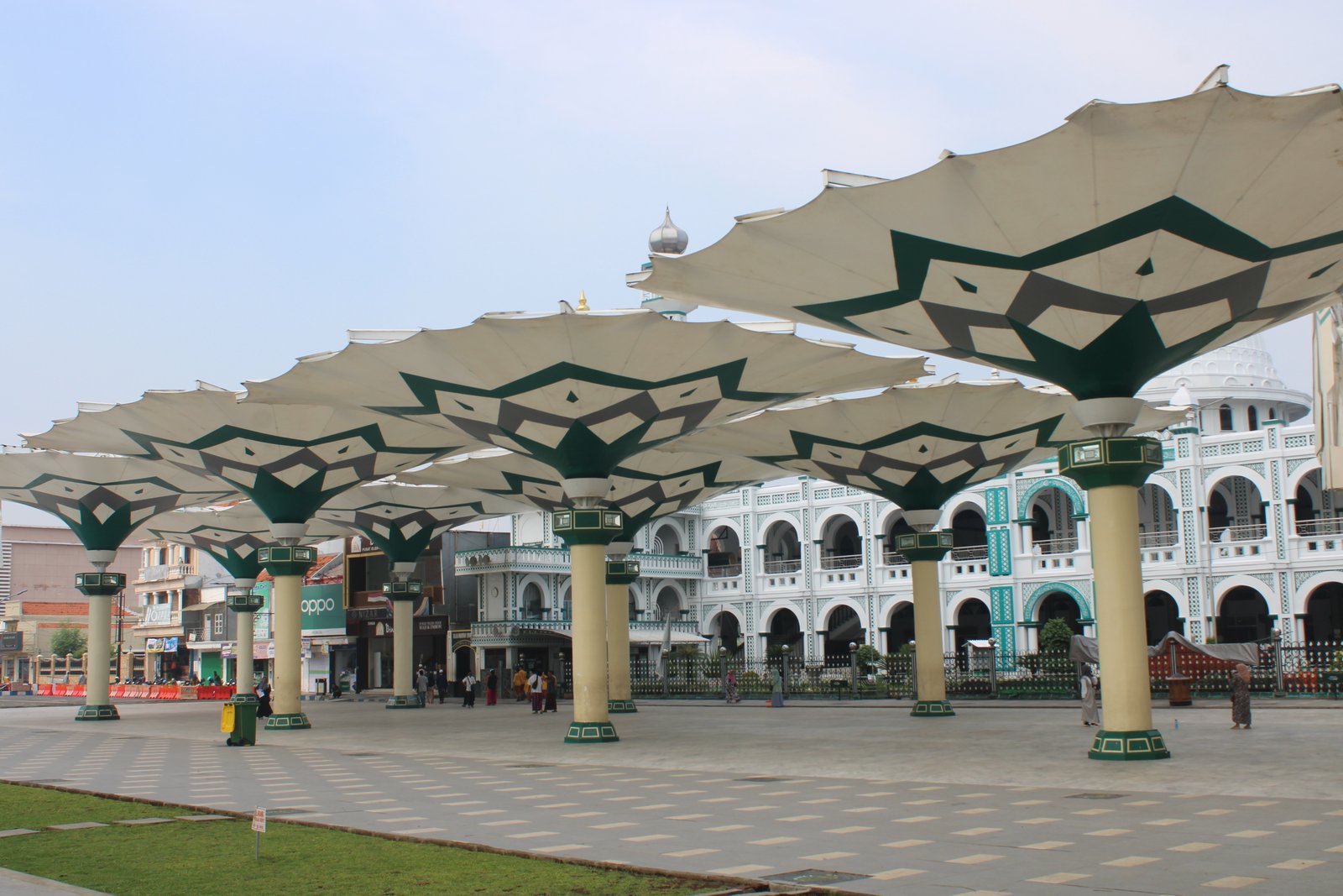 Masjid Agung Al Anwar dan Payung Madinah
